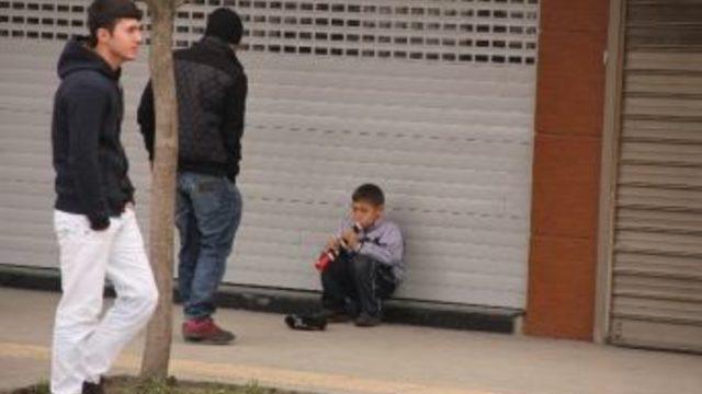 9 Yaşındaki Ferhat Harçlığını Müzikle Kazanıyor