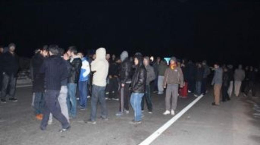 Siirt&rsquo;te Yolu Kapatan &Ouml;ğrenciler Eylem Yaptı