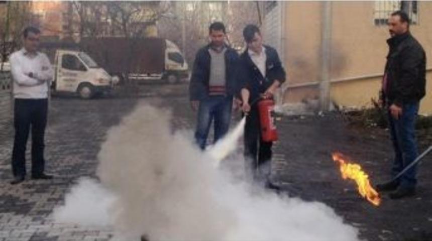 Otel &Ccedil;alışanlarına Yangın Tatbikatı Eğitimi Verildi