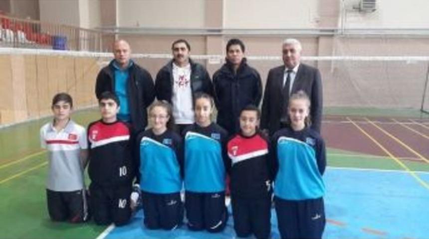 Endonezyalı Badminton Antren&ouml;r&uuml; Erzincan&rsquo;da