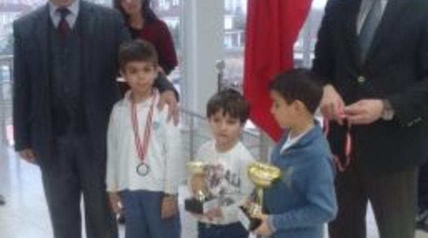 Satran&ccedil; Turnuvasında &Ouml;d&uuml;ller Sahiplerini Buldu