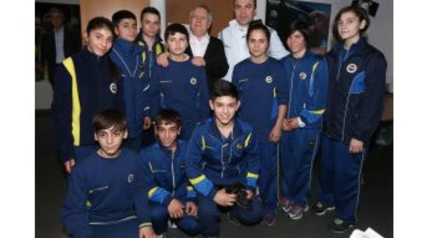 Fenerbah&ccedil;eli Boks&ouml;rlerden Başkan Aziz Yıldırım&rsquo;a Ziyaret