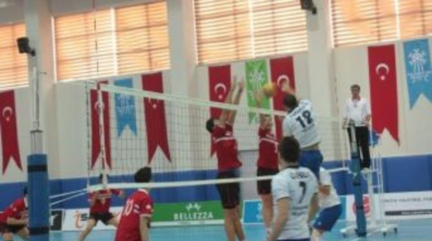 Filenin Gen&ccedil; Dadaşları Zora Soktu, Abileri İşi Bitirdi...