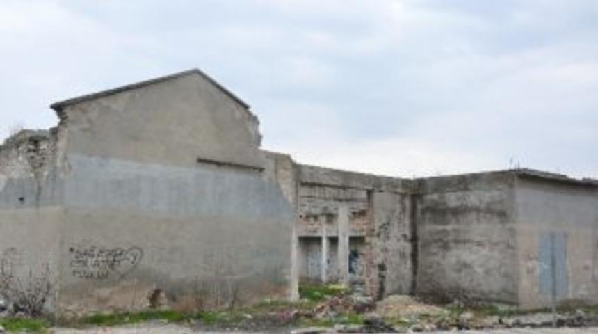 Harabe Bina Uyuşturucu Yuvası Oldu