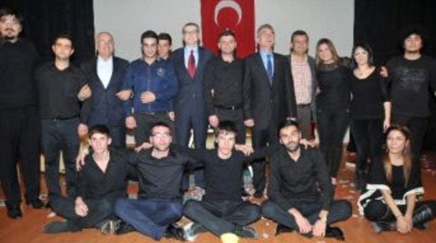 Turgutlu'da Chp&rsquo;li Gen&ccedil;ler Sahne Aldı