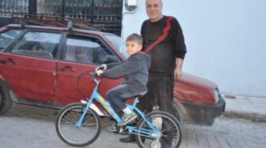 (&ouml;zel Haber) &Ccedil;ocukların Y&uuml;z&uuml;n&uuml; G&uuml;ld&uuml;ren Bisiklet Tamircisi