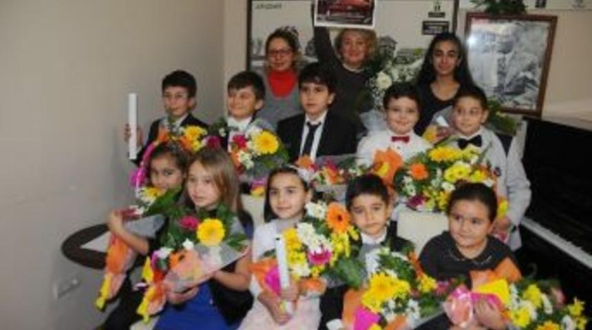 Miniklerden Yılsonu Konseri