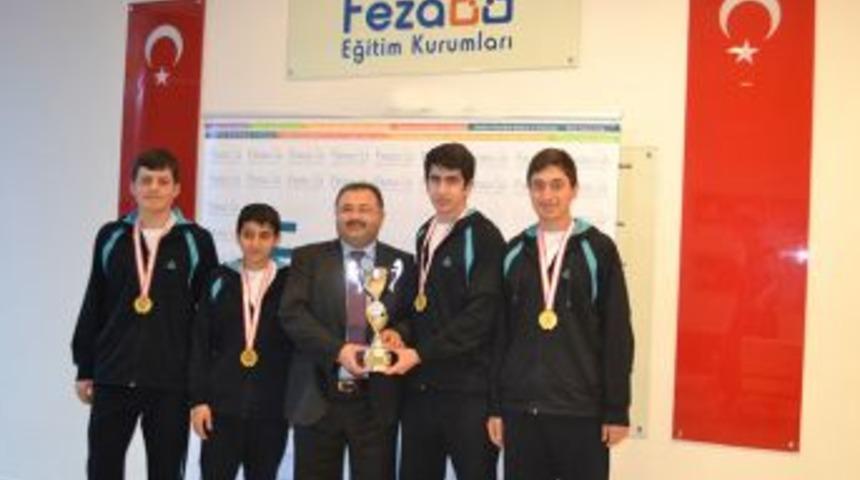 &Ouml;zel Feza Anadolu Lisesi Masa Tenisinde Il Birincisi Oldu