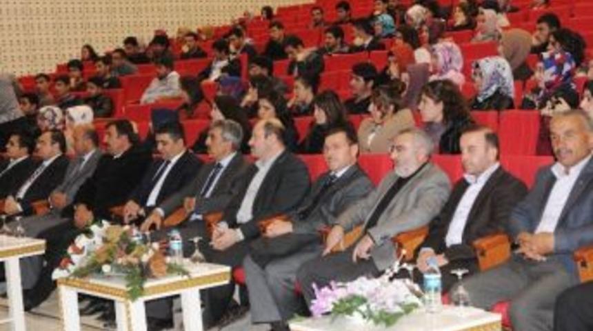 Gen&ccedil; Adımlar, Mehmet Akif&rsquo;i Andı