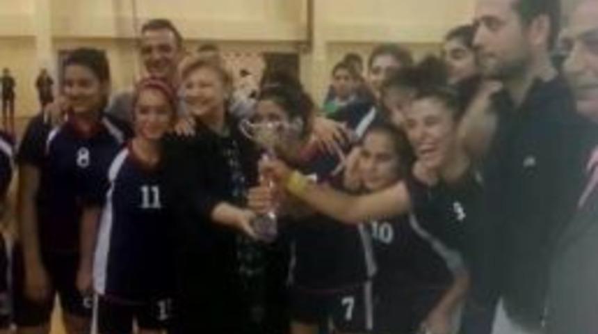 Liseli Kızların Başarısı