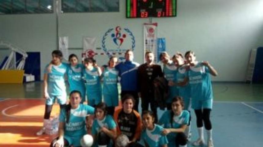 Kız Meslek Lisesi Finale Koşuyor