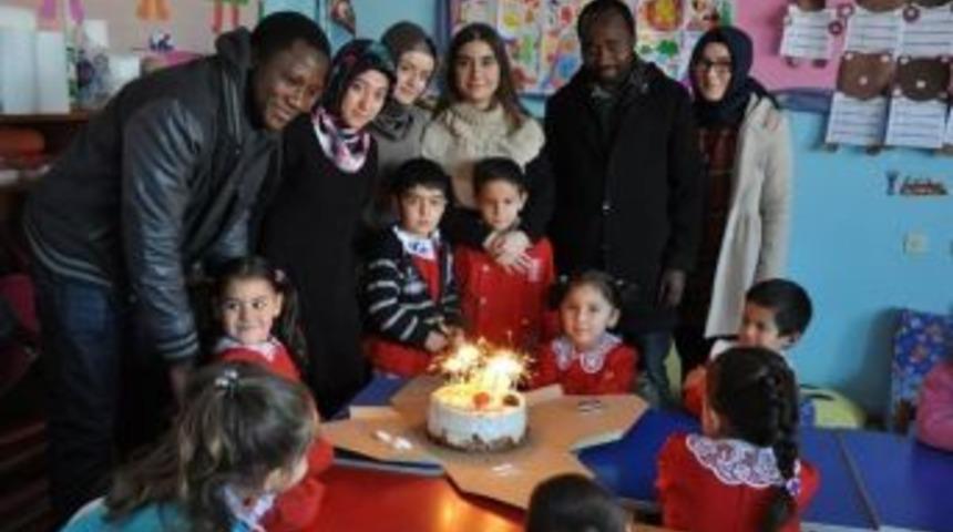 Melikşah&rsquo;lı &Ouml;ğrenciler, Minik &Ouml;ğrencileri Sevindirmeye Devam Ediyor