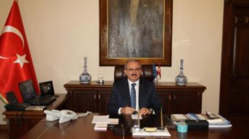 Vali M&uuml;nir Karaloğlu&rsquo;ndan Yeni Yıl Mesajı