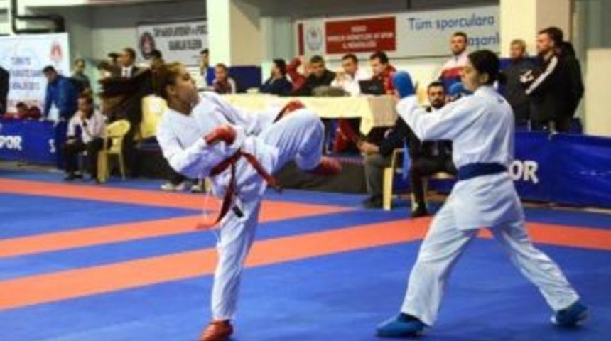 Karate Şampiyonları D&uuml;zce&rsquo;de Belli Oldu