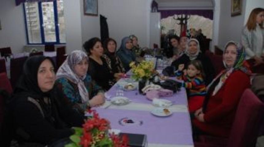 İzmit Belediyesi Kadınlar Matinesi D&uuml;zenledi