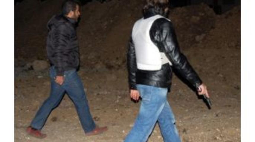 Ş&uuml;pheli Şahıslar Polisi Harekete Ge&ccedil;irdi