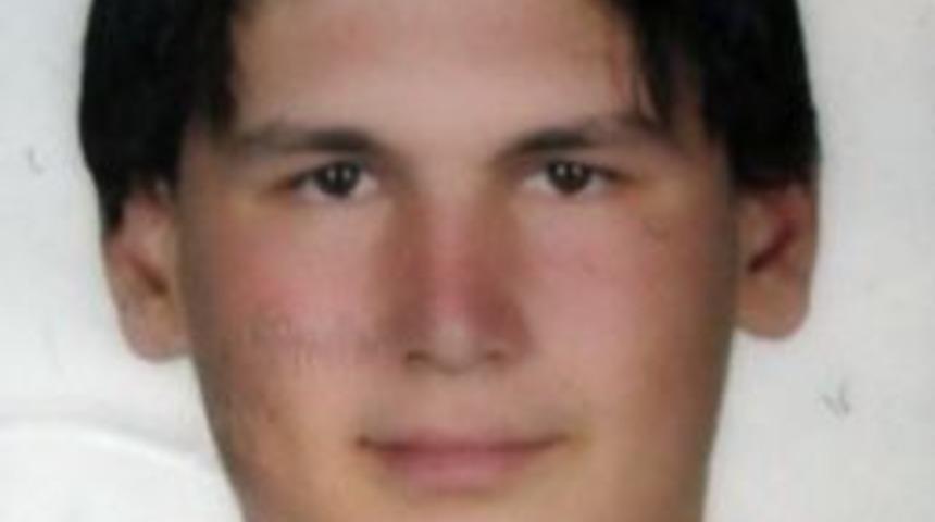 24 Yaşındaki Gen&ccedil; Cep Telefonuyla Konuşurken &Ouml;ld&uuml;