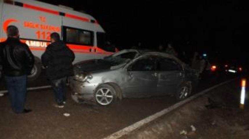 Kocaeli'de Otomobil Takla Attı: 2 Yaralı