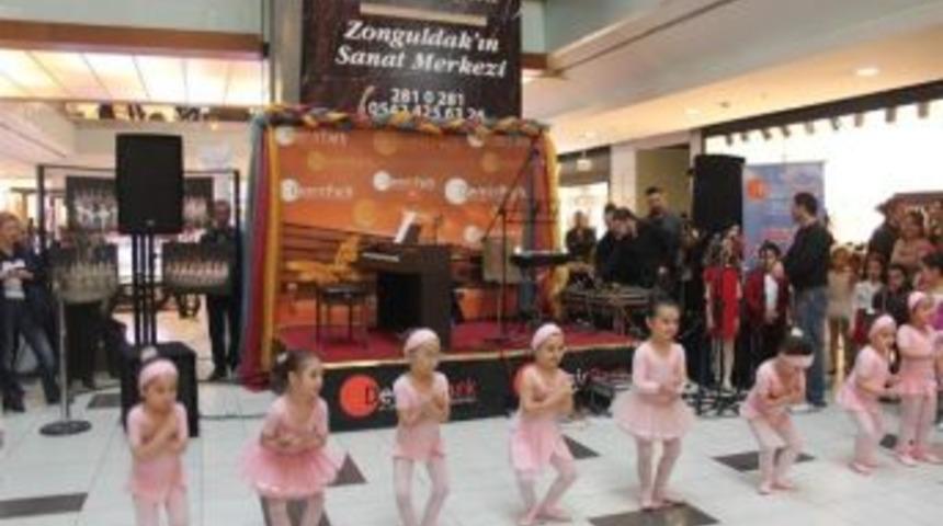 Demirpark Avm&rsquo; De Adım Bale Dans Ve Konser Etkinliğiyle Coşturdu