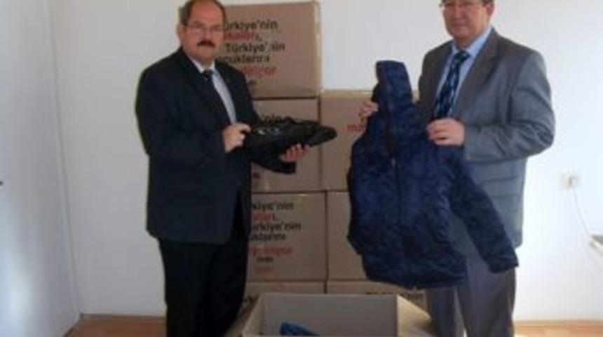 Şaphane’de 30 Öğrenciye Giyim Yardımı Yapıldı