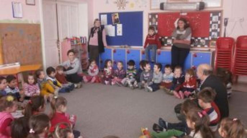 Temacı Dede Miniklere Ağacı Ve Toprağı Anlattı