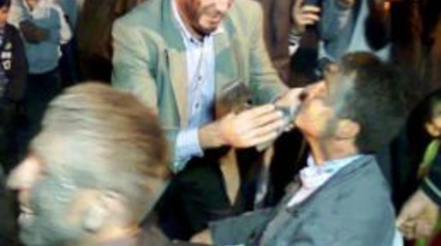 D&uuml;ğ&uuml;ne Gelen Misafirlere İşte B&ouml;yle 'hoş Geldin' Diyorlar