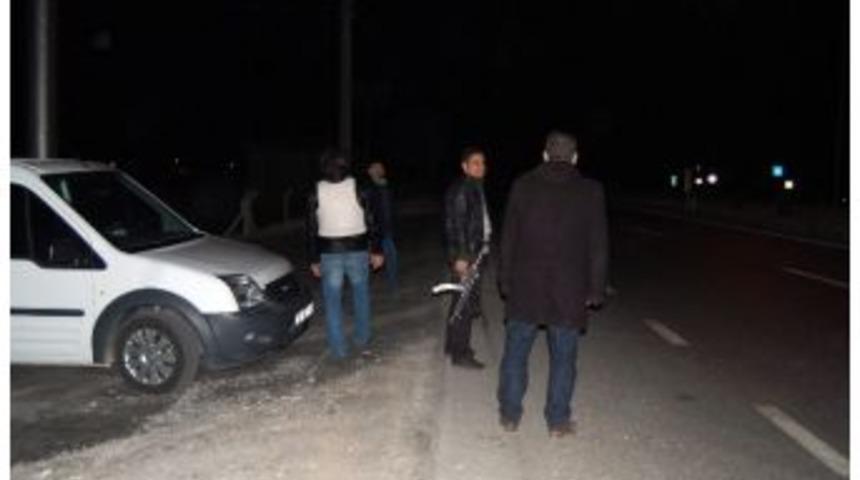 'kamyonette Silahlı Adamlar Var' İhbarı Polisi Harekete Ge&ccedil;irdi