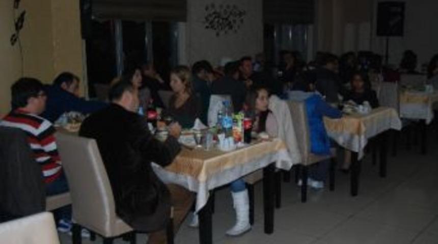 Bayrami&ccedil;&rsquo;de Sağlık &Ccedil;alışanları Yeni Yıla Erken Girdi