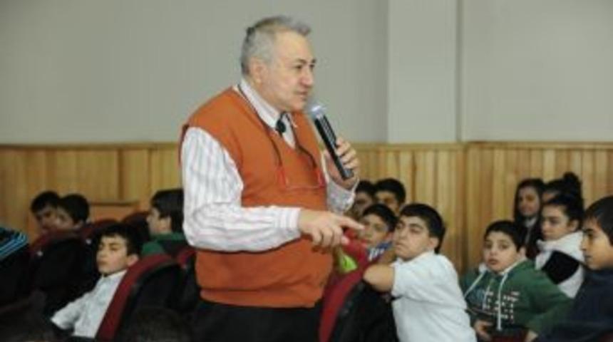 Prof. Kural: Noel'de Yapılan Harcamalarla Afrika'daki A&ccedil;lar Doyurulur