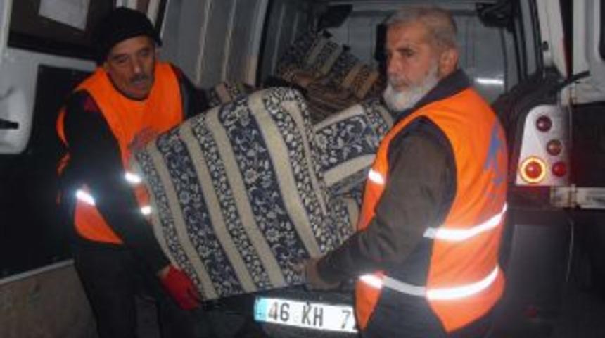 Kimse Yok Mu Derneği Suriyelilerin Yardımına Gece-g&uuml;nd&uuml;z Demeden Koşuyor