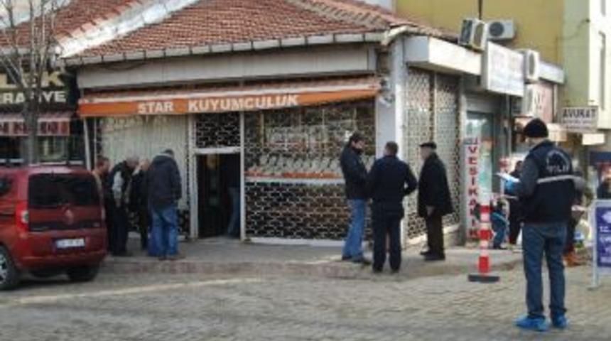 Uyanık Hırsızlar, Kamera Kayıt Cihazını Ve Alarmı Da &Ccedil;aldılar