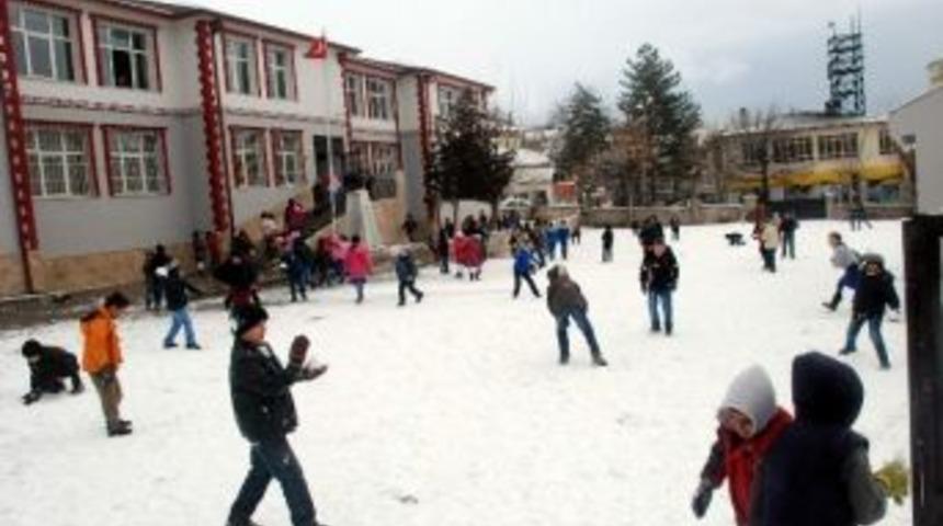 G&uuml;r&uuml;n&rsquo;de Kar Yağışı