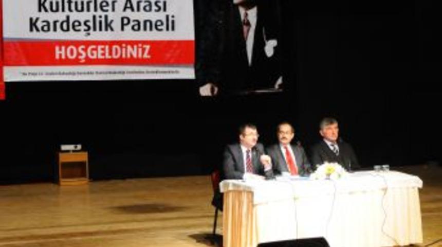 K&uuml;lt&uuml;rler Arası Kardeşlik Panelinde Ortak Y&ouml;nlere Dikkat &Ccedil;ekildi