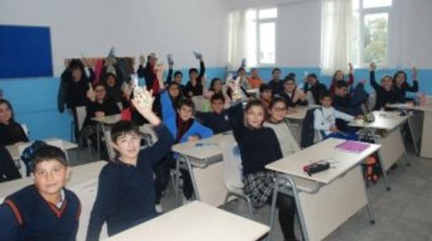 Didim&rsquo;de Değerler Eğitimi Kapsamında &Ouml;ğrencilere Kurabiye Dağıtıldı