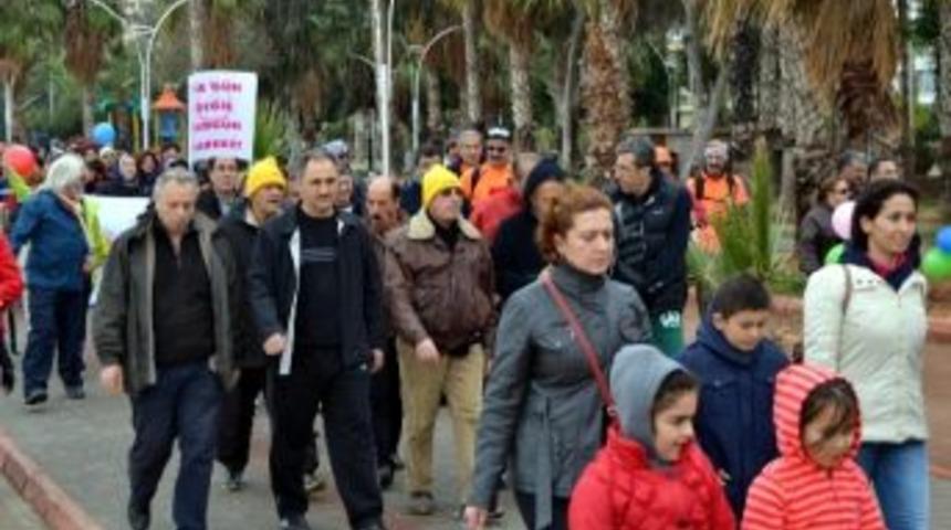 Mersin'de 'sevdiklerimizle Sağlığa Y&uuml;r&uuml;yoruz' Etkinliği