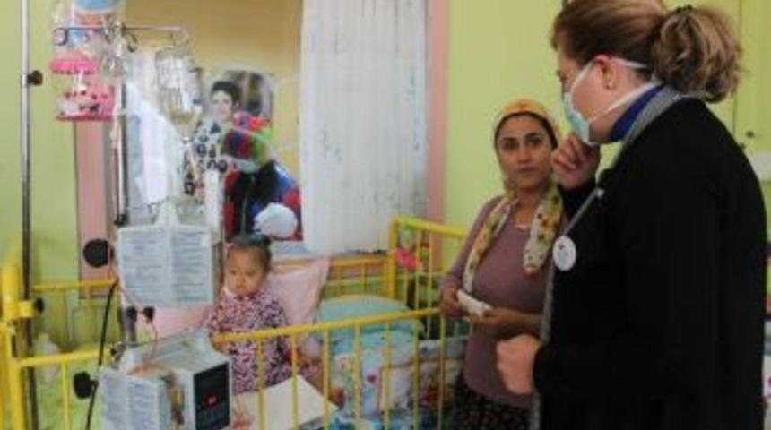 Kızılay'dan &Ccedil;ocuk Hastalara Yılbaşı Hediyesi