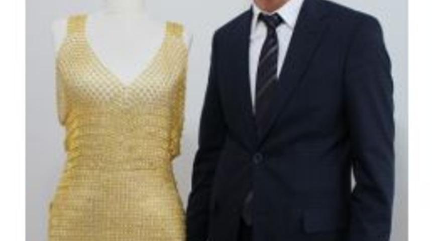 Divaya Altın Elbise