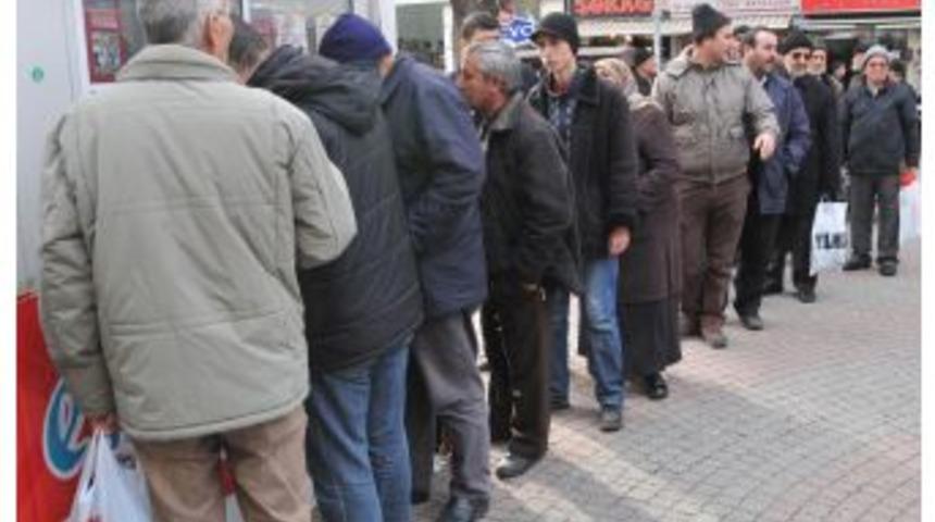 İmzayı Attılar, Bedava Saati Aldılar