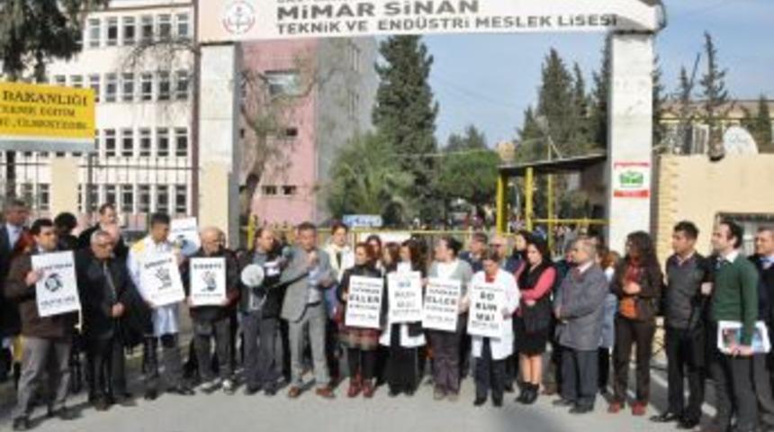 Okullardaki Şiddet Protesto Edildi