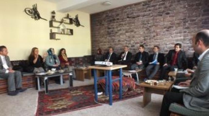 Gen&ccedil; Yazarlar Buluşuyor