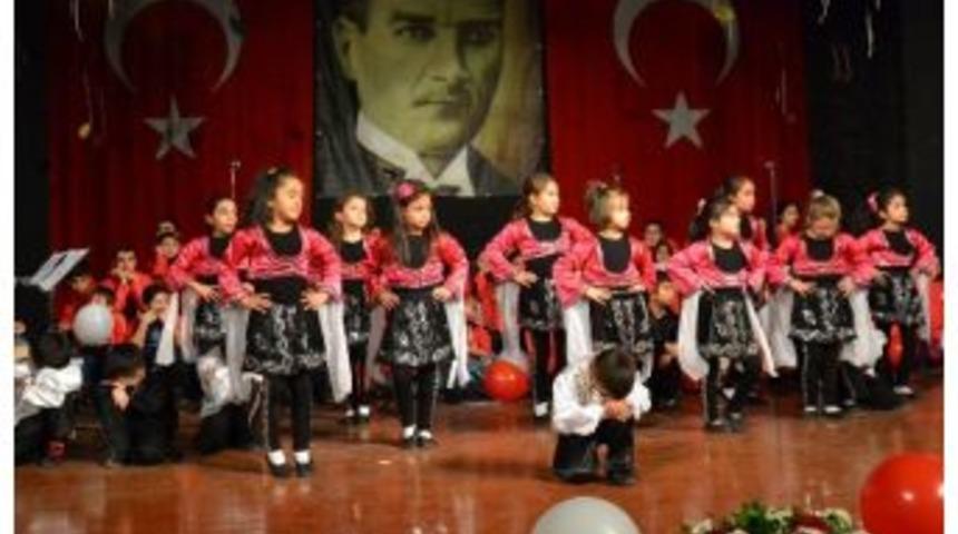 &Ccedil;ocuk Sanat Merkezi 25 Aralık Şenliği Sergisini &Ccedil;ocuklar A&ccedil;tı