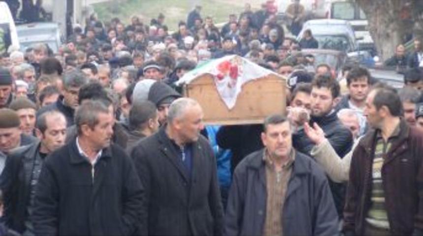 Eşi Tarafından 30 Yerinden Bı&ccedil;aklanarak &Ouml;ld&uuml;r&uuml;len 4 &Ccedil;ocuk Annesi Toprağa Verildi