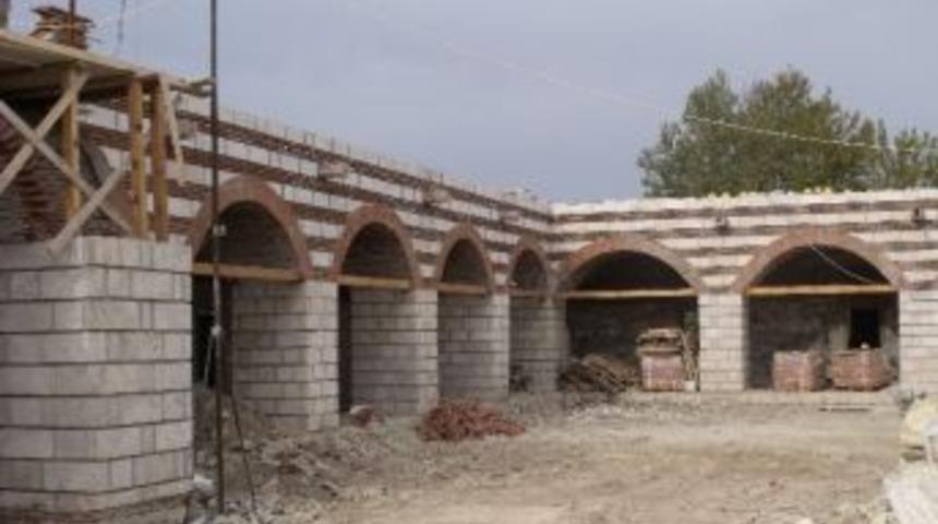 Alaşehir&rsquo;deki Tarihi Kurşunlu Han&rsquo;ın Geleceği Masaya Yatırıldı