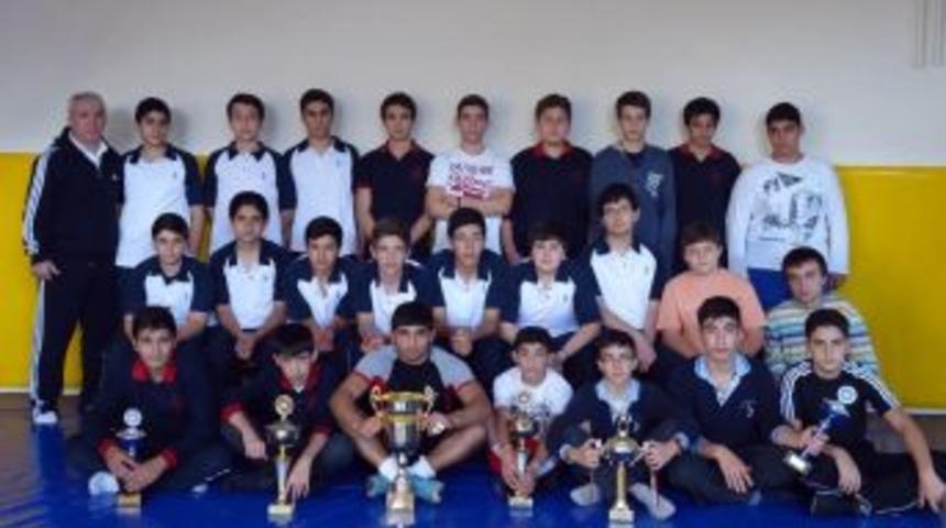 Şehzade Mehmet &Ouml;ğrencileri G&uuml;reşte Manisa Rekoru Kırdı