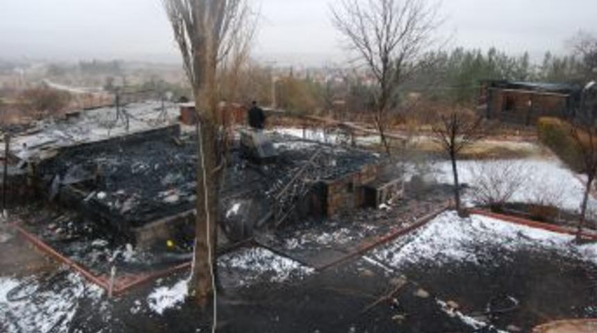 6 Bağevi Kundaklandı