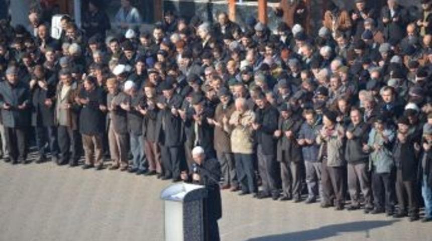 Yağmur Duasına &Ccedil;ıktılar