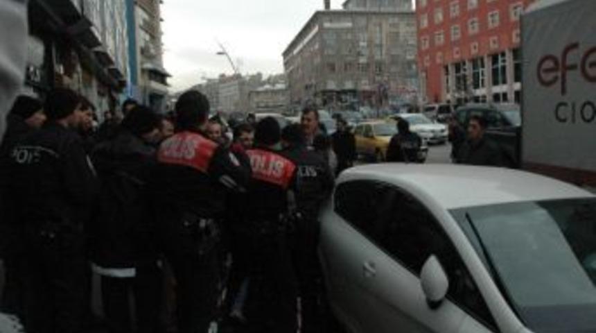 Polise Direnen Gen&ccedil; G&ouml;zaltına Alındı