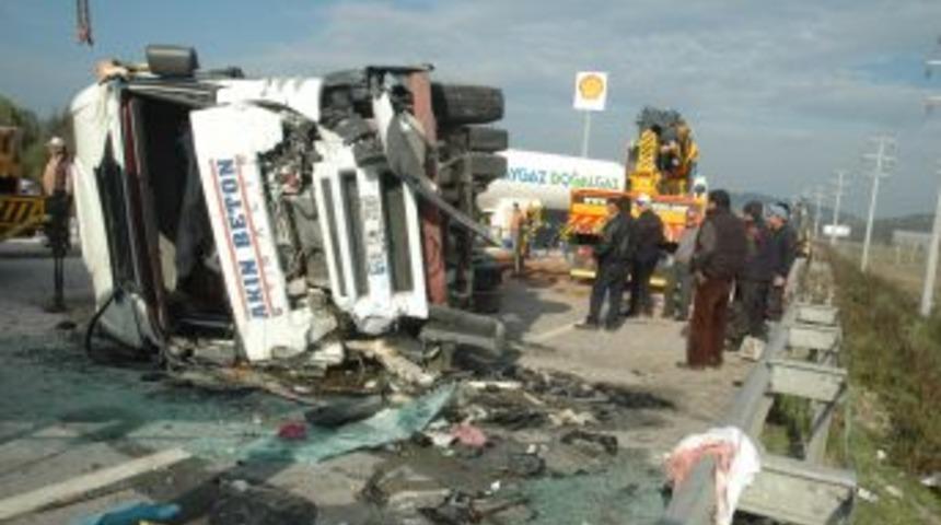 Muğla&rsquo;da Trafik Kazası: İkisi Ağır, 15 Yaralı