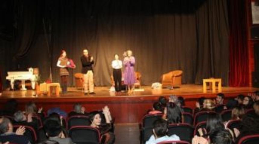 &ldquo;iyi Geceler Anne&rdquo; Kartal&rsquo;da İzleyiciyle Buluştu