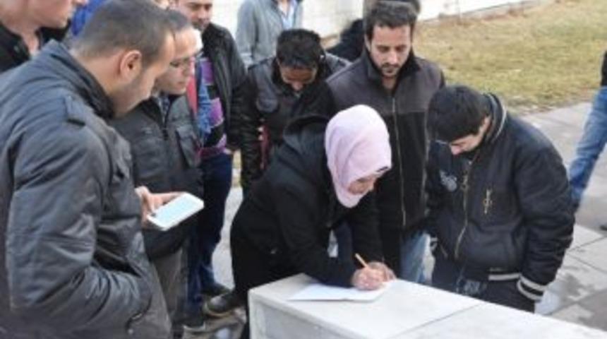 Yozgat&rsquo;ta Maaşlarını Alamayan Tekstil &Ccedil;alışanları Adliye &Ouml;n&uuml;nde Eylem Yaptı